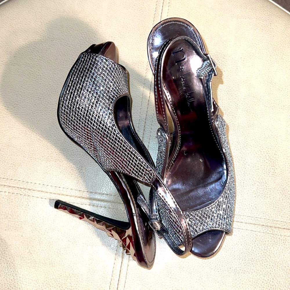 Nicole Miller silver sparkle heels. Size 6